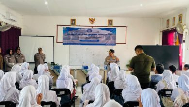 Kapolres Serang, AKBP Condro Sasongko menyambangi SMAN 1 Potang. Foto Yono