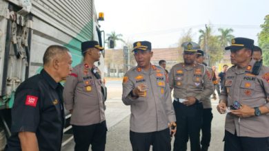 Kapolres Serang, AKBP Andri Kurniawan cek stok BBM di SPBU. Foto Yono