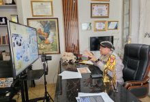 Kapolres Serang, AKBP Condro Sasongko lakukan teleconference. Foto Yono