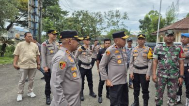 Kapolres Serang, AKBP Condro Sasongko dampingi Wakapolda Banen, Brigjen Pol Hengky. Foto: Yono