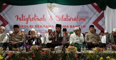 Kapolri, Jenderal Pol Litsyo Sigit Prabowo beristigosah dan silaturahmi di Ponpes Al Fathaniyah. Foto: Aden Hasanudin
