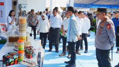 Kapolri, Jenderal Pol Listiyo Sigit Prabowo mendampngi Wapres RI, Gibran Rakabuming Raka. Foto: Antara