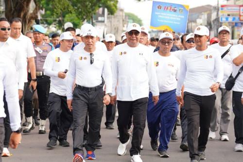 Kapolri, Jenderal Pol Listiya Sigit Prabowo hadiri jalan santai kick off HPN 2026 di Serang. Foto Antara