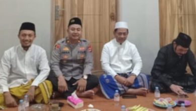 Kapolsek Anyer, Iput Iwan Sofiyan bersama Wakil Bupati Serang, Moch Najib Hamas. Foto: Daeng Yusvin