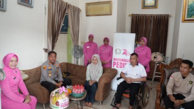 Kapolres Serang, AKBP Andri Kurniawan mengunjungi purnawirawan Polri. Foto Yono