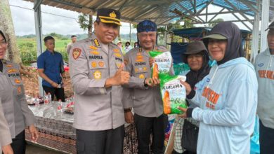 Karo SDM Polda Jabar, Kombes Fadly Samad dan Kabagbinkar, AKBP Condro Sasongko. Foto Yono