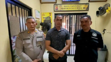 Penjelasan pelaku di bawah umur yang tak disatukan di Ruang Tahanan Dewasa di Polres Serang. Foto: Yono