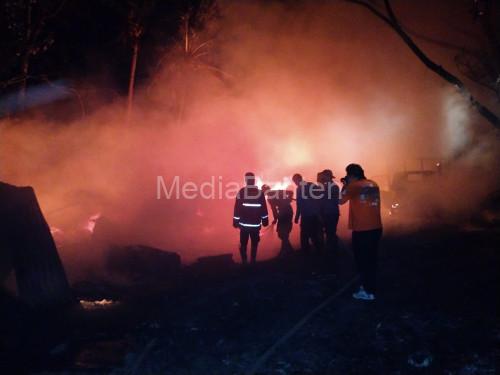 kebakaran gudang limbah