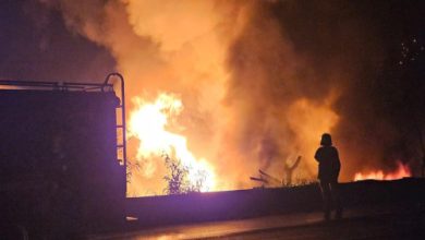 Lapak yang diduga penampung solar di Kramatwatu terbakar. Foto Daeng Yusvin