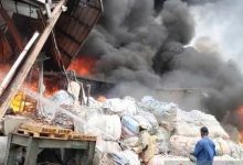 Kebakaran di pabrik kertas dan packging di Cikupa. Foto Antara