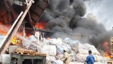 Kebakaran di pabrik kertas dan packging di Cikupa. Foto Antara