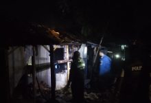 Rumah Samaah di Tanara terbakar yang diduga akbiat sambaran petir. Foto Yono