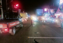 Lokasi kecelakaan sepeda motor vs dump truk. Foto: Yono