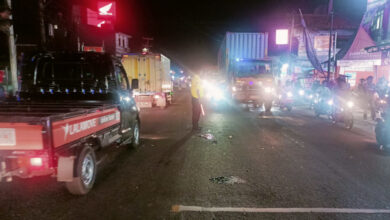 Lokasi kecelakaan sepeda motor vs dump truk. Foto: Yono