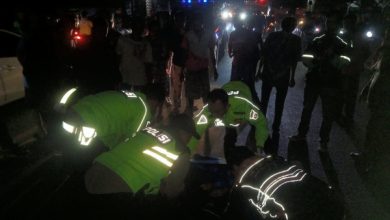 Unit Gakum Polres Serang di lokasi kecelakaan Sabtu malam. Foto: Yono