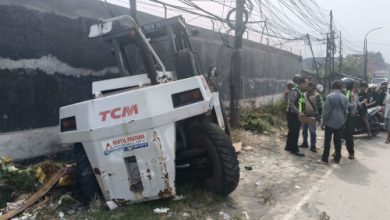 Kecelkaan tabrakan seedaa motor dengan Forklip. Foto Yono