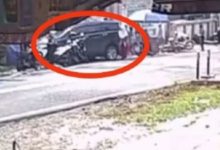 Kecelakaan maut yang menewaskan 2 orang di depan SDN Sukaratu, Pandeglang. Foto Daeng Yusvin
