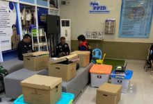 Sejumlah dokumen yang dibawa Kejari Serang saat menggeledah Kantor BPN Kota Serang. Foto Antara