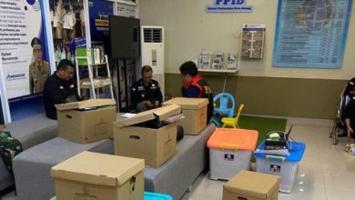 Sejumlah dokumen yang dibawa Kejari Serang saat menggeledah Kantor BPN Kota Serang. Foto Antara