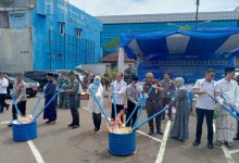 Pemusanahan barang bukti narkotika dan cukai di Kejari Serang. Foto: Antara