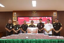 Kepala Kejari Tangsel, Apreza Darul Putra dalam jumpa pers. Foto Antara