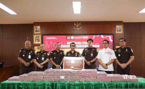 Kepala Kejari Tangsel, Apreza Darul Putra dalam jumpa pers. Foto Antara