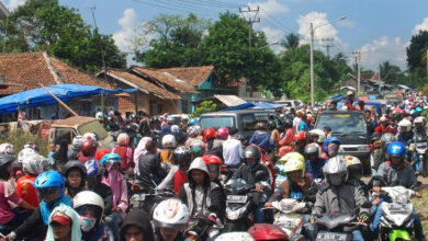 kemacetan total di jalur wisata Anyer