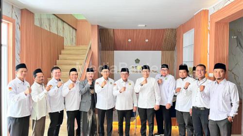 Pengurus BW Kota Serang bersama jajaran Kemenag Kota Serang. Foto Humas BWI Kota Serang