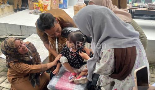 Salah satu penerima bantuan rehabilitasi sosial di Kota Serang. Foto Antara