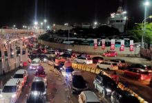 Pemudik mobil memadati kantor parkir di Pelabuhan Merak. Foto: Antara