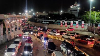 Pemudik mobil memadati kantor parkir di Pelabuhan Merak. Foto: Antara