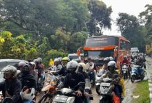 Kemacetan parah terjadi jalan menuju Pantai Anyer hingga Carita. Foto: LKBN Antara
