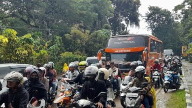 Kemacetan parah terjadi jalan menuju Pantai Anyer hingga Carita. Foto: LKBN Antara