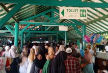 Kawasan Maka Sultan Hasanudin dipadati ribuan pengizarah. Foto: Abdul hadi