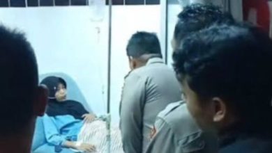 Salah satu murid MTs Al Inayah Cilegon yang diduga keracunan makanan MBG di Puskesmas. Foto Daeng Yusvin