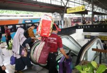 Penumpang kereta api jarak jauh dari Jakarta. Foto Antara