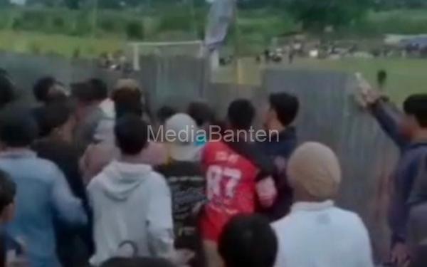 Capture video kericuhan sepakbola di Jongjing. Foto: Yono