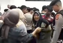 Kericuhan dalam sidang pembunuhan dengan mutilasi di PN Serang. Foto: Budi Wahyu Iskandar