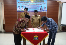 Penadatanganan kerj sama Pemkot Serang, Yayasan At-Tsauroh dan pengembang. Foto: Aden Hasanudin