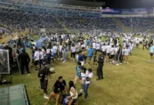 Kerusuhan pertandingan sepak bola di El Salvador. Foto: BBC.Com