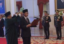 Sumpah jabatan Ketua KPK Sementara di Istana Negara. Foto: Setkab RI