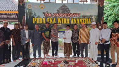 Silaturahmi Ketua FKUB Kota Serang, KH Matin Syarkowi ke Pura Eka Wira Anantha di Kopasus Grup 1, Taman. Foto: Humas FKUB Kota Serang