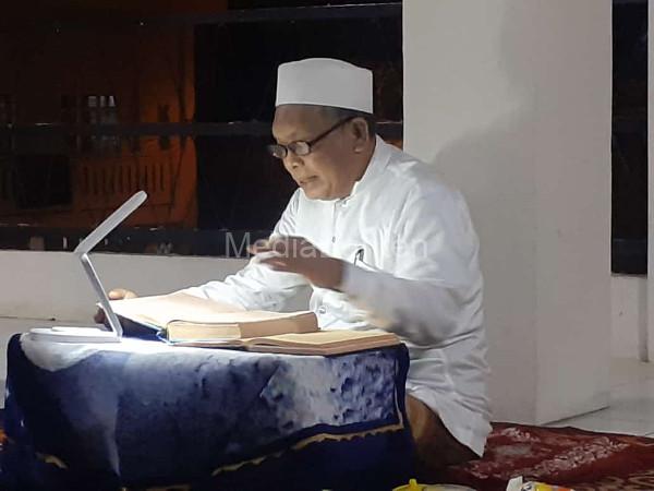 KH Matin Syarkowi, Pimpinan Ponpes Al Fathaniyah, Tengkele, Kota Serang. Foto: Jurnalis Mengaji