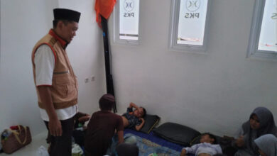 Khitanan massal di DPD PKS Kota Serang. Foto: Aden Hasanudin