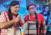 Khocil Birawa dan AM Kuncoro membawakan lagu Sarapan dan Salam Jempol.