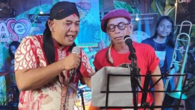 Khocil Birawa dan AM Kuncoro membawakan lagu Sarapan dan Salam Jempol.