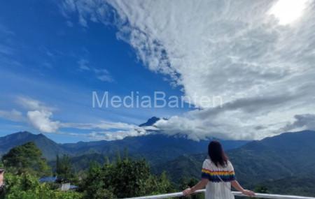 Gunung Kinabalu di Sabah, Malaysia. Foto: LKBN Antara