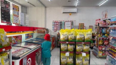 Salah satu kios pangan di Kota Serang yang jadi penyaur resmi beras SPHP. Foto: Antara