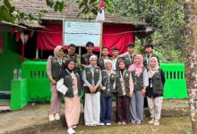 KKM 53 Uniba Serang sedang KKN. Foto KKM 53 Uniba
