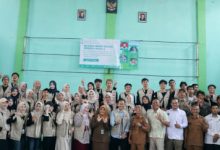 KKN Mahasiswa Unma Banten menyelenggarakan seminar sertifikat halal. Foto Nana Amdan